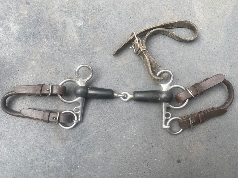 Rubber pelham single broken